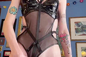 Big Cock Tranny Jerking Her Hard Dick On Webcam