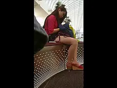 Candid Oriental Legs and Feet Shoeplay