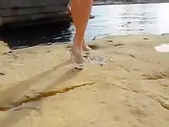 caminado con sus tacones sexys walk in very sexy high heels