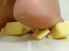 Paula Smashing Cheese