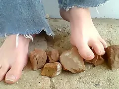 Dreena Rogue Feet on the Rocks