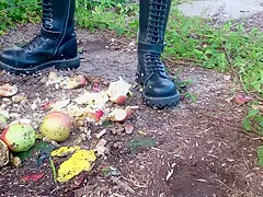 FRUIT CRUSH IN BOOTS