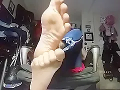 Dirty MILF Soles Toe Wiggling