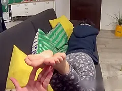 Super Cheesy teen 18+ Feet for a Cumshot