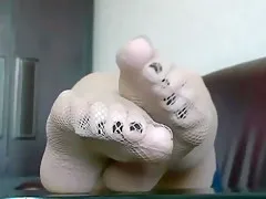 hypnotize by her feet