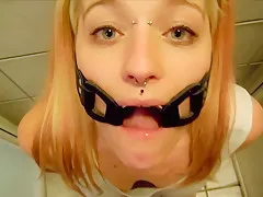 PervyPixie gagged while drinking Piss!