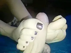 Sega con i piedi con sborrata