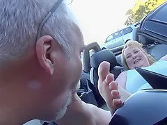 Blonde BBW gets perfect toes sucked in car