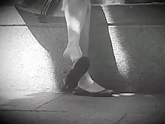 Candid sexy feet dangle