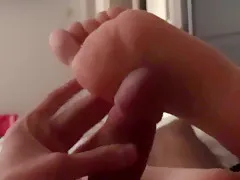 Sexy Arabian gives me a Footjob