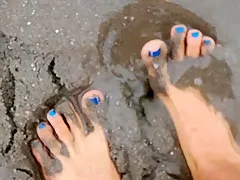 Beach feet to satisfy your Foot Fetish