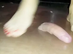 Cruel dancing barefeet outside with big cumshot