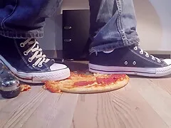 Converse Food Crush While Work (pizza)