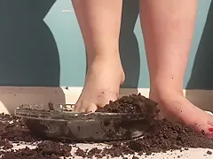 Sexy Girl With Lovely Feet Tramples Sploshes Her Cookies!