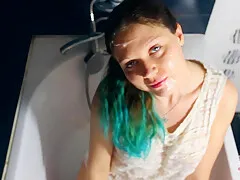 Cutie Girl Does Blowjob And Takes Golden Rain In The Bath