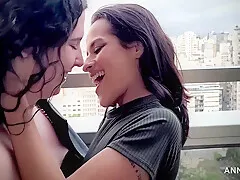Amigas Safadas Se Pegando - Fila De Beijo Com Folgosa Luiza Tormenta 5 Min - Lady Milf And Anna Blue
