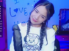 Sexy Brunette Likes To Suck Cock Every Day!