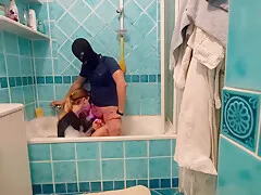 La Bella - Labestia In The Shower