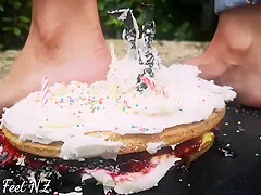 Cake Squishing To Satisfy Your Foot Fetish