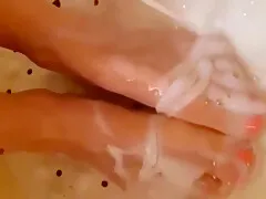 Hall Of Famers Fiance Playing With Cum Juices On Her Feet